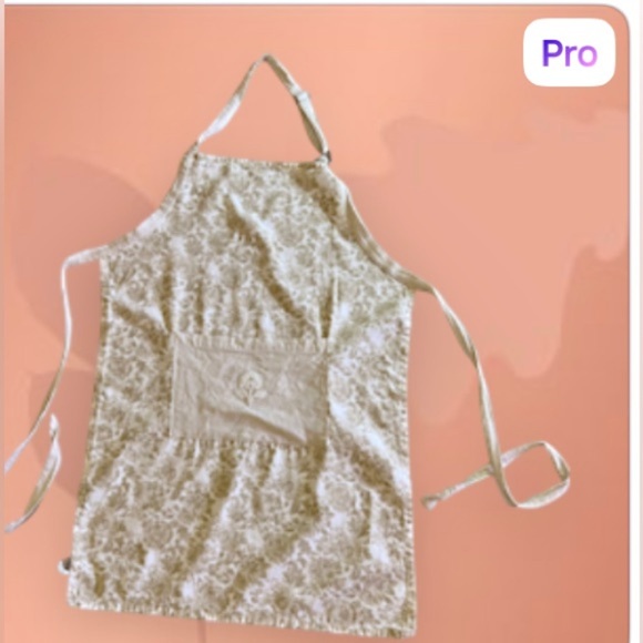 My Texas House Polyester/Cotton Floral Ruffle Chef Home Cook Apron in Green - Picture 3 of 15